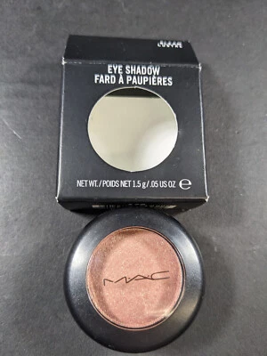 ***DAMAGED PLEASE READ*** MAC EYESHADOW - GLEAM (LUSTRE) A76 -  BNIB - Image 1 of 2