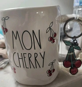 ¡Nuevo! Taza de café grande de cerámica RAE DUNN "MON CHERRY" 19,5 OZ con llavero - Imagen 1 de 5