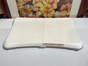 Nintendo Wii Fit Balance Board (RVL-021) nur Board * schaltet ein - nicht getestet - Bild 1 von 11