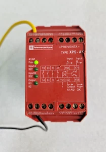 TELEMECANIQUE XPS-AK SAFETY RELAY XPSAK311144 FAST SHIP BY DHL/FEDEX - Picture 1 of 13