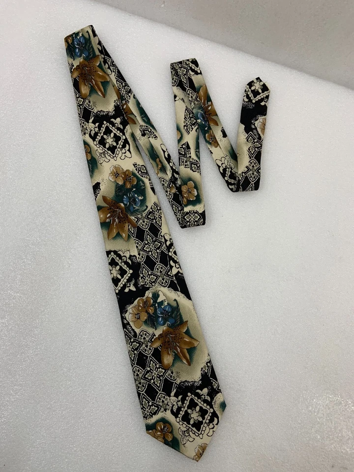 Corbata de seda Platinum Studio para hombre con patrón floral usada Foto 1 de 4