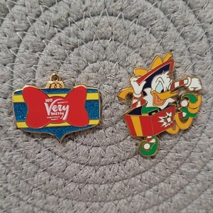 Disney Mickey Very Merry Christmas Party 2017 Elf Donald 2 Pin Set LE 5300 - Imagen 1 de 3