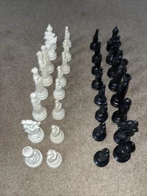 E.S. Ajedrez Lowe Renaissance/ 32 piezas ajedrez blanco y negro vintage 1959 Foto 1 de 4