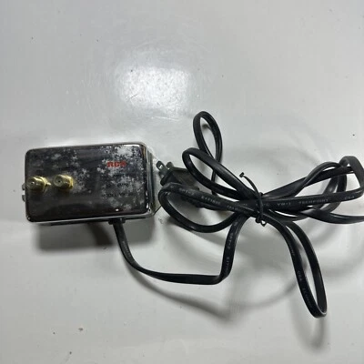 RCA 10dB Amplifier 50-900MHz Model VH100 - Image 1 of 4