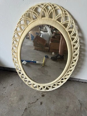 ❤️Mid Century White/Ivory Plastic Oval Wall Mirror Retro Vintage USA - Image 1 of 4