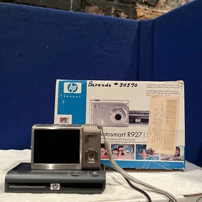 HP Photosmart R927 Digital Camera, Charger,  Battery, - Image 1 of 4