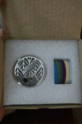 Difusor de ventilación para automóvil Young Living - plateado con 6 almohadillas de algodón - nuevo en caja Foto 1 de 3