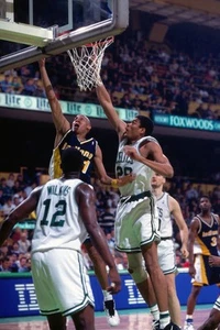 Reggie Miller Indiana Pacers shoots v Pervis Ellison Boston Celtic- Old Photo - Picture 1 of 1