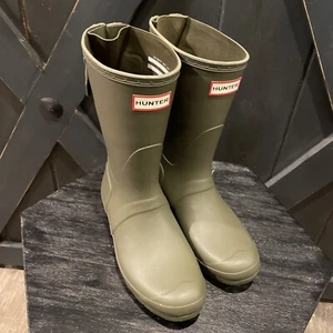 NWOB - Hunter Women’s Original Short Rain Boots in Hunter Green - Size 9/EUR40 - Picture 1 of 9