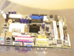 Placa madre ASUS cusi-fx rev.1.03 ATX VGA audio PCI PARA REPUESTOS O REPARACIÓN - Imagen 1 de 8