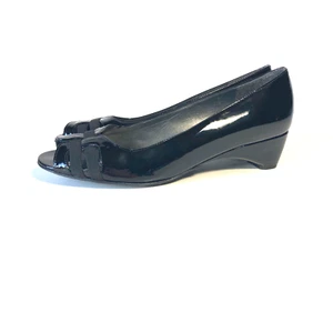 Stuart Weitzman Wedge Womens 6.5 Narrow Patent Leather Peep Open Toe Heel Spain - Picture 1 of 12