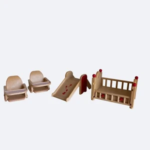 Calico Critters casa delle bambole set mobili bambino culla scivolo seggioloni lotto 4 - Foto 1 di 5