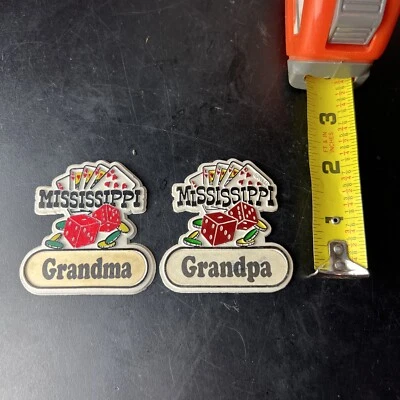  Refrigerador magenta de goma con temática de juego del abuelo abuela Mississippi de colección Foto 1 de 4