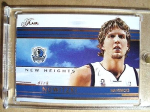 2002-03 Dirk Nowitzki Fleer Flair inserto New Heights #5NH como nuevo 🙂 - Imagen 1 de 2