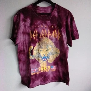 Def Leppard Pyromania 2022 Size Medium Maroon Textured image Short Sleeve - Picture 1 of 7