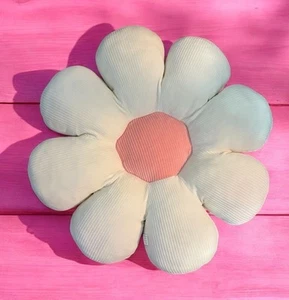 Large Flower pillow - Picture 1 of 3