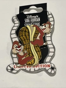 Disney Studio Store Pin Chip And Dale Hollywood LE300 LE 300 New Card MINT v3 - Picture 1 of 4