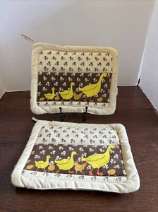 Vintage Quilted Pot Holder Hot Pad With Ducks, Chickens And Chicks - Picture 1 of 8