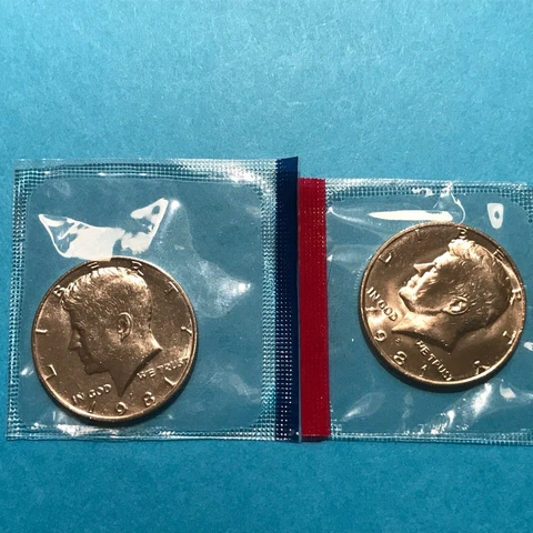 1981 P&D Kennedy Half Dollars  Unc    FREE SHIP Cover