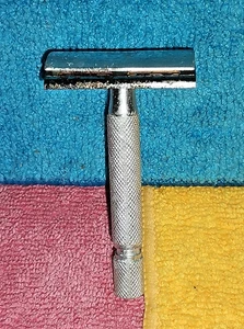 Gillette Vintage Razor in Aluminum - Picture 1 of 4