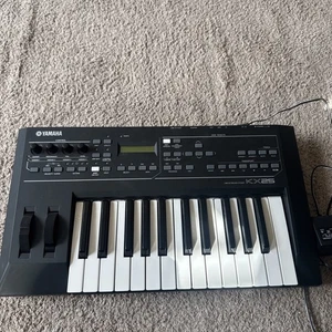 YAMAHA KX25 MIDI USB Keyboard DAW Controller Phrase Black + Power Adapter - Picture 1 of 7