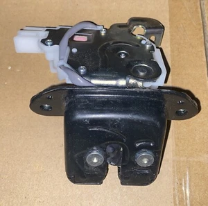 2016-2021 OEM Honda HR-V Tailgate Liftgate Trunk Latch Assembly 74800-T7Y-K01 - Picture 1 of 2