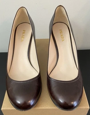 Zapatos de tacón apilado de cuero marrón Prada para mujer 10 Foto 1 de 4