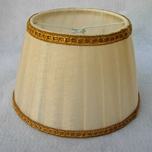 PARALUME A MOLLA IN PLISSE ORGANZA AVORIO E CORDONCINO IN ORO PER LAMPADARI - Imagen 1 de 1