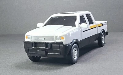 Ertl John Deere Pickup Crew Cab Farm Truck Die-cast Bed Plastic Cab  1/24 Scale - Image 1 of 4