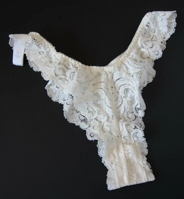 Nuevo sin etiquetas Victoria's Secret De Colección Años 70-80 Encaje Tanga Brasileño Bikini Panty GRANDE Foto 1 de 4