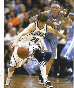 Kyle Korver Signed Autographed 8x10 Photo 76ers Hawks Jazz Chicago Bulls - Picture 1 of 2