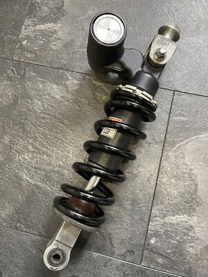 Amortiguador trasero Suzuki GSXR 750 2015 L5 SHOWA GSXR 600 2011-2018 15287 millas Foto 1 de 4