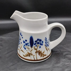 Noritake Primastone Milchkännchen Krug Steinzeug Japan Blau Blumen Floral - Bild 1 von 13