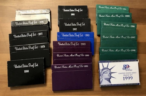 HUGE LOT of 17 United States Mint Proof Coin Years 1975 1976 1979 1980 + More US Cover