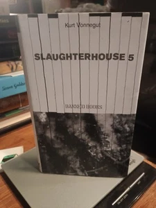Slaughterhouse 5 by Kurt Vonnegut BOOK The Independent Banned Books Vol 17 - Picture 1 of 3