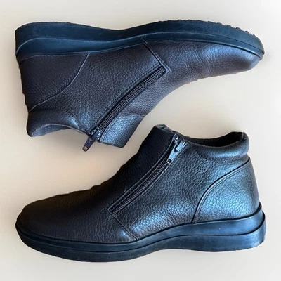 (7.5) PREDICTIONS 棕色纹理皮革 2 拉链踝靴 带橡胶鞋底 — 第 1/4 张图片