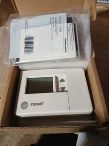 New Trane BAYSENS019C CV/HP Programmable Zone Sensor - Picture 1 of 4