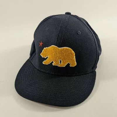 Gorra Levi's California Bear correa de cuero ajustable negra amarilla Foto 1 de 4