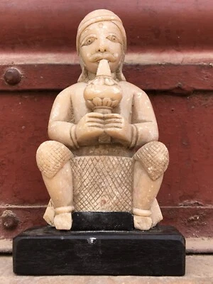 Estatueta antiga vintage rara feita à mão tradicional homem Sapera estátua de pedra de alabastro - Imagem 1 de 4