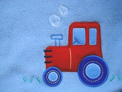 Manta polar azul Child of Mine aplicada tractor 30" x 34"  Foto 1 de 4