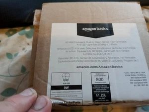 Amazon Basics 9W Dusk to Dawn LED Außenglühbirne (2er Pack) KOSTENLOSER VERSAND - Bild 1 von 5