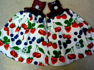 2 Double Crochet Premium Towels ~ RED AND BLUE BERRIES - Picture 1 of 5
