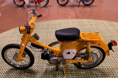 EBBRO 1/10 Honda Hunter Cub C105H Yerrow Motorcycle Premium Collection - Image 1 of 4