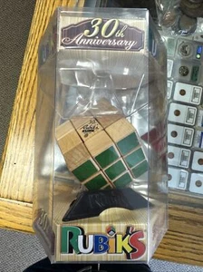Rubiks Cubo Legno 30° Anniversario Sigillato - Foto 1 di 3