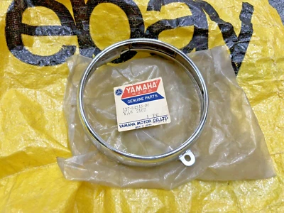 Llanta de faros Yamaha 125 YA6 YA-6 NUEVO EN STOCK Original Japón P/N 137-84315-00 Foto 1 de 4