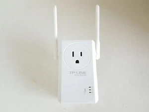 TP-Link 300Mbps Wi-Fi Range Extender w/ Power Outlet Pass-through Tl-WA860RE - Picture 1 of 4