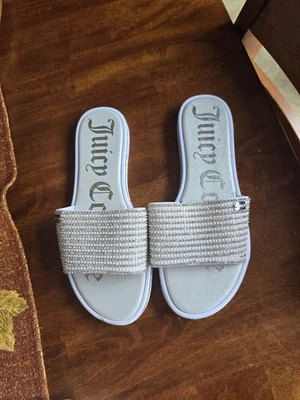 Sandalias deslizantes adornadas Juice Couture Foto 1 de 4