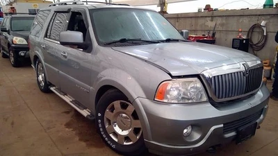 (LOCAL PICKUP ONLY) Hood Fits 03-06 NAVIGATOR 6785681 - Image 1 of 4
