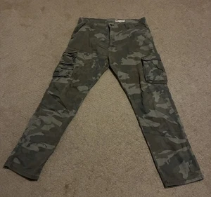 Wrangler Cargo Pants Mens 36x32 Camo Camouflage Outdoor Regular Taper Y2K Style - Picture 1 of 7