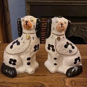 Vintage Pair Of Arthur Wood Spaniel Wally Mantle Dogs Black White Gold 4558 - Picture 1 of 11
